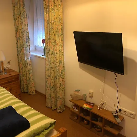 Lägenhet Schoene In Bahnhofsnaehe Fuer Urlaub, Studium Oder Arbeit