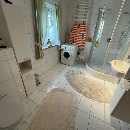 Schoene In Bahnhofsnaehe Fuer Urlaub, Studium Oder Arbeit Appartement