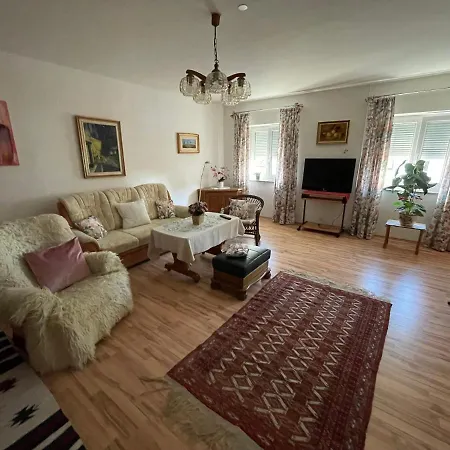 Schoene In Bahnhofsnaehe Fuer Urlaub, Studium Oder Arbeit Apartment