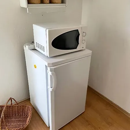 Schoene In Bahnhofsnaehe Fuer Urlaub, Studium Oder Arbeit Apartment *