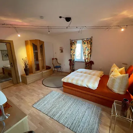 Schoene In Bahnhofsnaehe Fuer Urlaub, Studium Oder Arbeit Appartement *