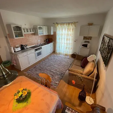 Appartement Schoene In Bahnhofsnaehe Fuer Urlaub, Studium Oder Arbeit *