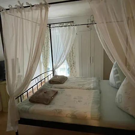 Schoene In Bahnhofsnaehe Fuer Urlaub, Studium Oder Arbeit Appartement