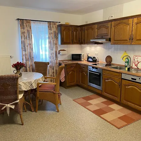 Schoene In Bahnhofsnaehe Fuer Urlaub, Studium Oder Arbeit Appartement *