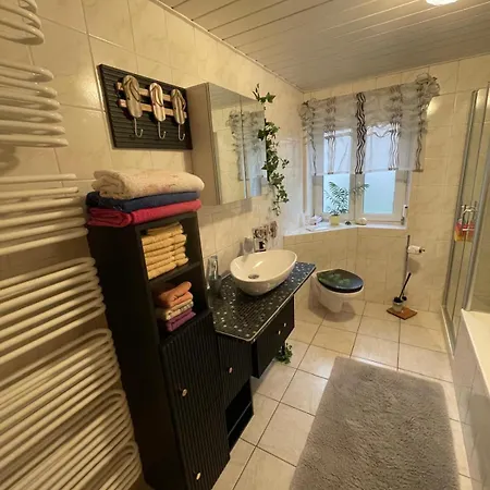 Schoene In Bahnhofsnaehe Fuer Urlaub, Studium Oder Arbeit Appartement *