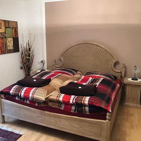 Schoene In Bahnhofsnaehe Fuer Urlaub, Studium Oder Arbeit Appartement *