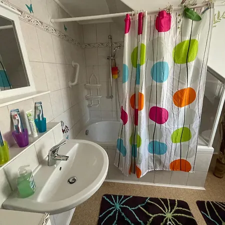 Schoene In Bahnhofsnaehe Fuer Urlaub, Studium Oder Arbeit Appartement *