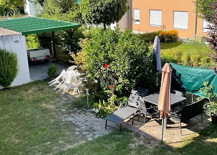Schoene In Bahnhofsnaehe Fuer Urlaub, Studium Oder Arbeit *