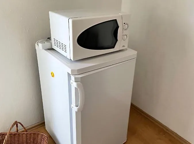 Schoene In Bahnhofsnaehe Fuer Urlaub, Studium Oder Arbeit Daire *