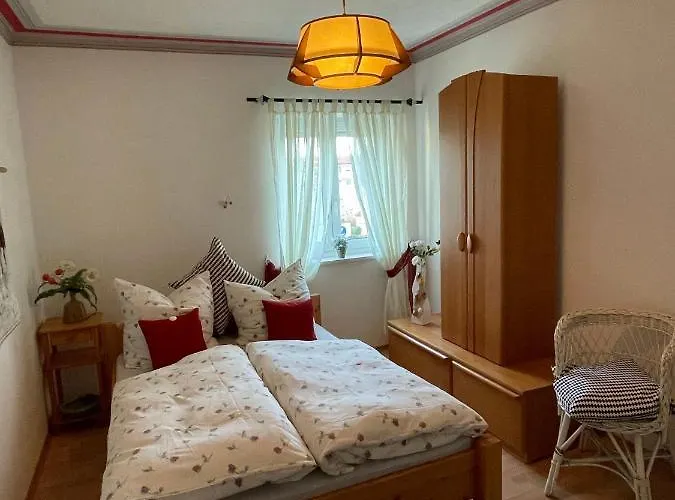Schoene In Bahnhofsnaehe Fuer Urlaub, Studium Oder Arbeit Daire *