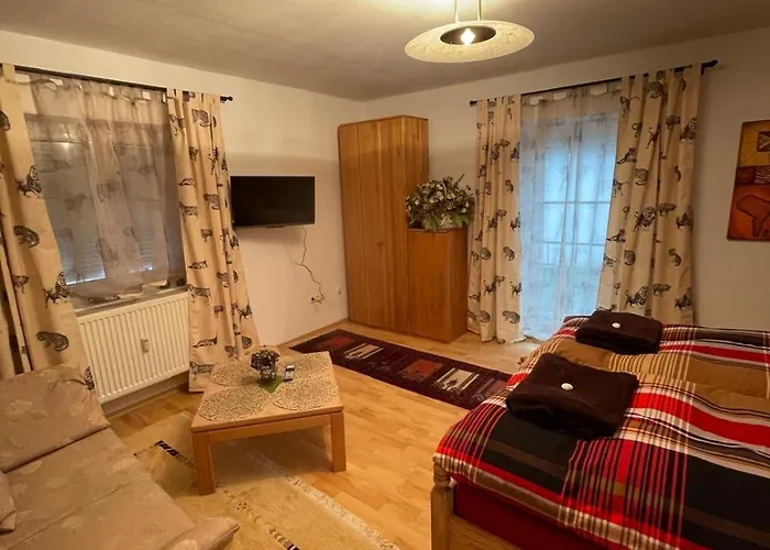 Schoene In Bahnhofsnaehe Fuer Urlaub, Studium Oder Arbeit Daire *