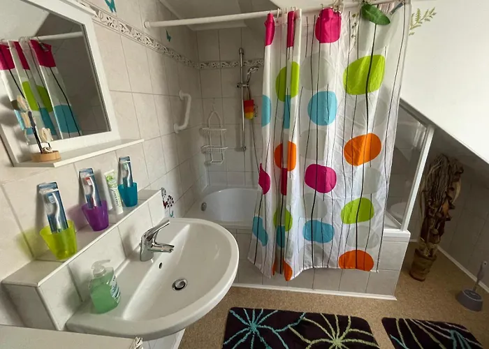 Schoene In Bahnhofsnaehe Fuer Urlaub, Studium Oder Arbeit Daire *